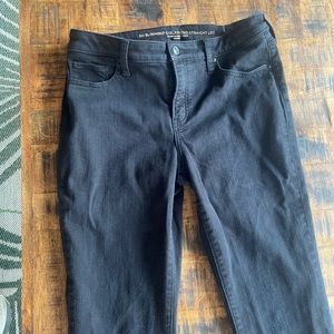 Chico’s So Slimming Girlfriend Straight Leg Jean in Black. Chico 0, US size 4.